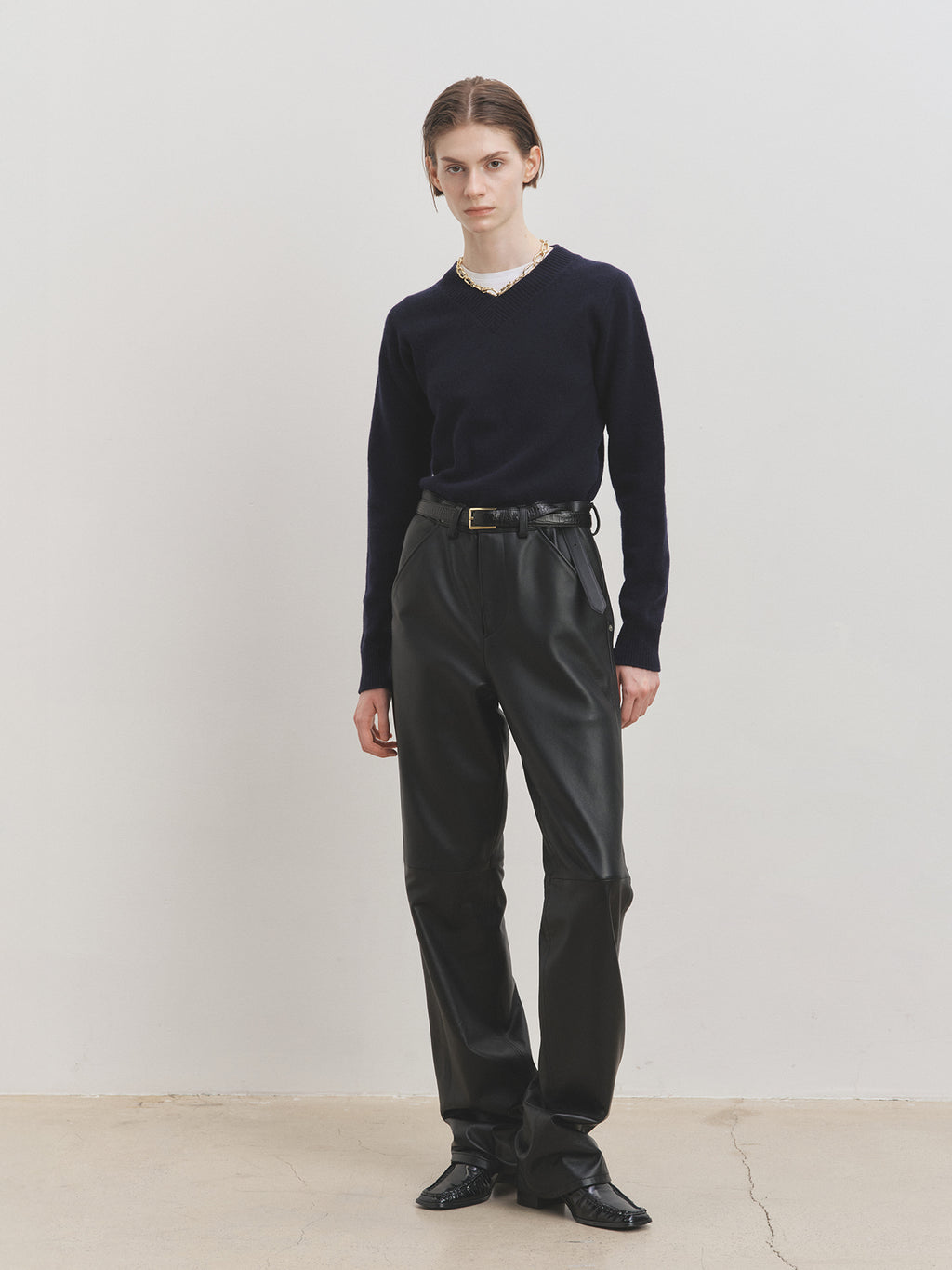 Tonywack - Cropped V-Neck Wool Sweater (Navy) product image 2 | TRAB K-Fashion Australia