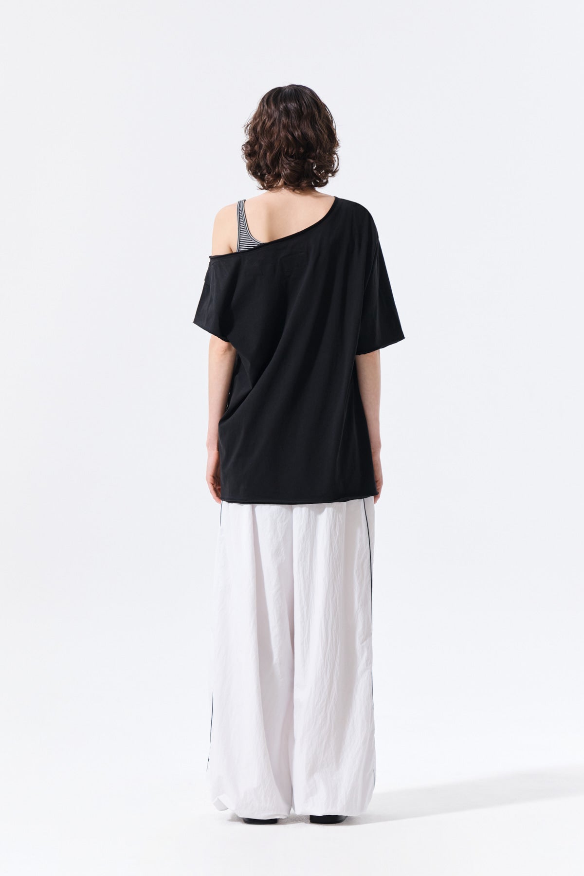 Matin Kim - Matin 16 Logo Track Pants (White) product image 7 | TRAB K-Fashion Australia