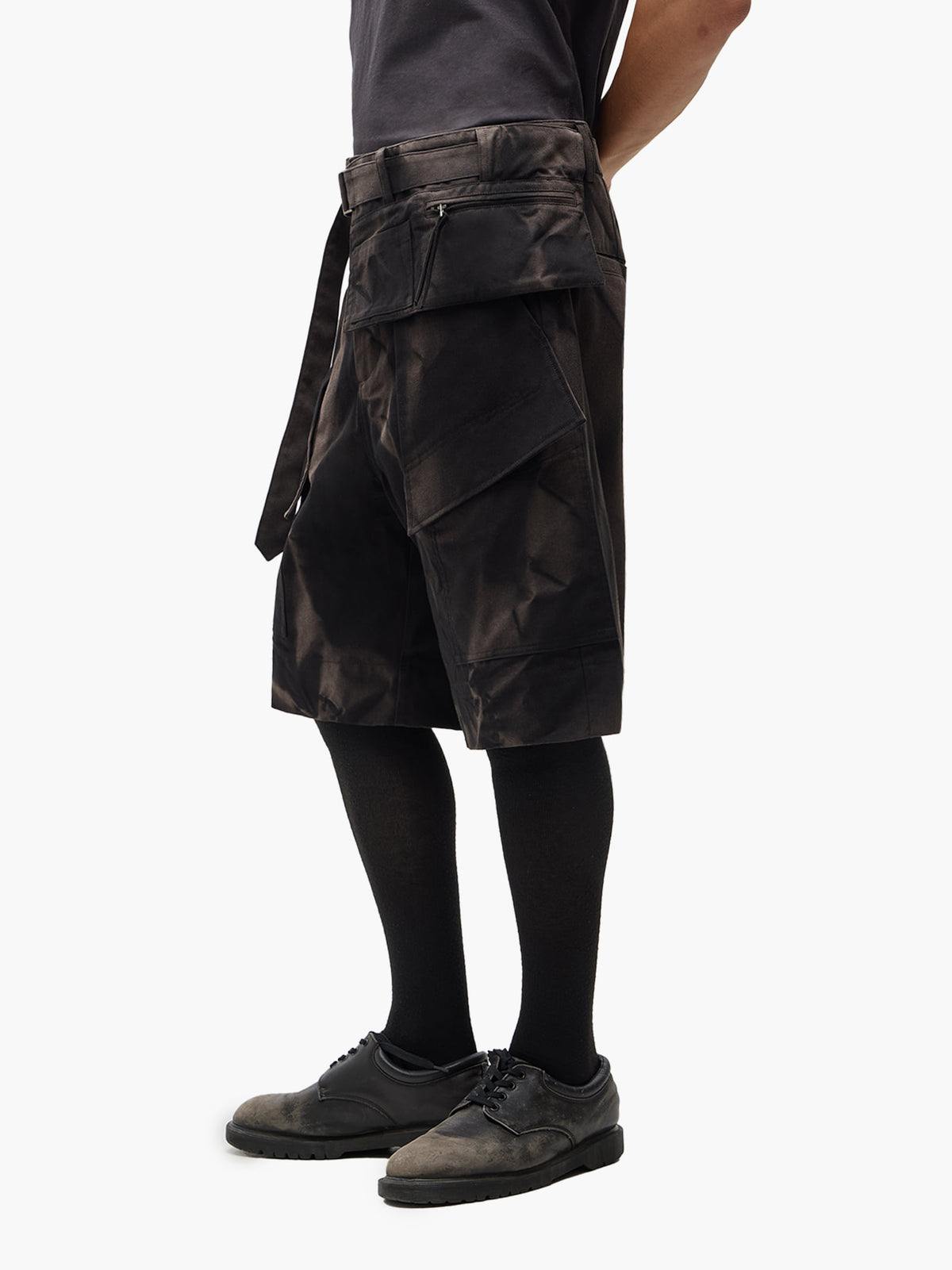 Jiyong Kim - Sun-Bleached Detachable Pocket Half Trousers (Black) product image 4 | TRAB K-Fashion Australia