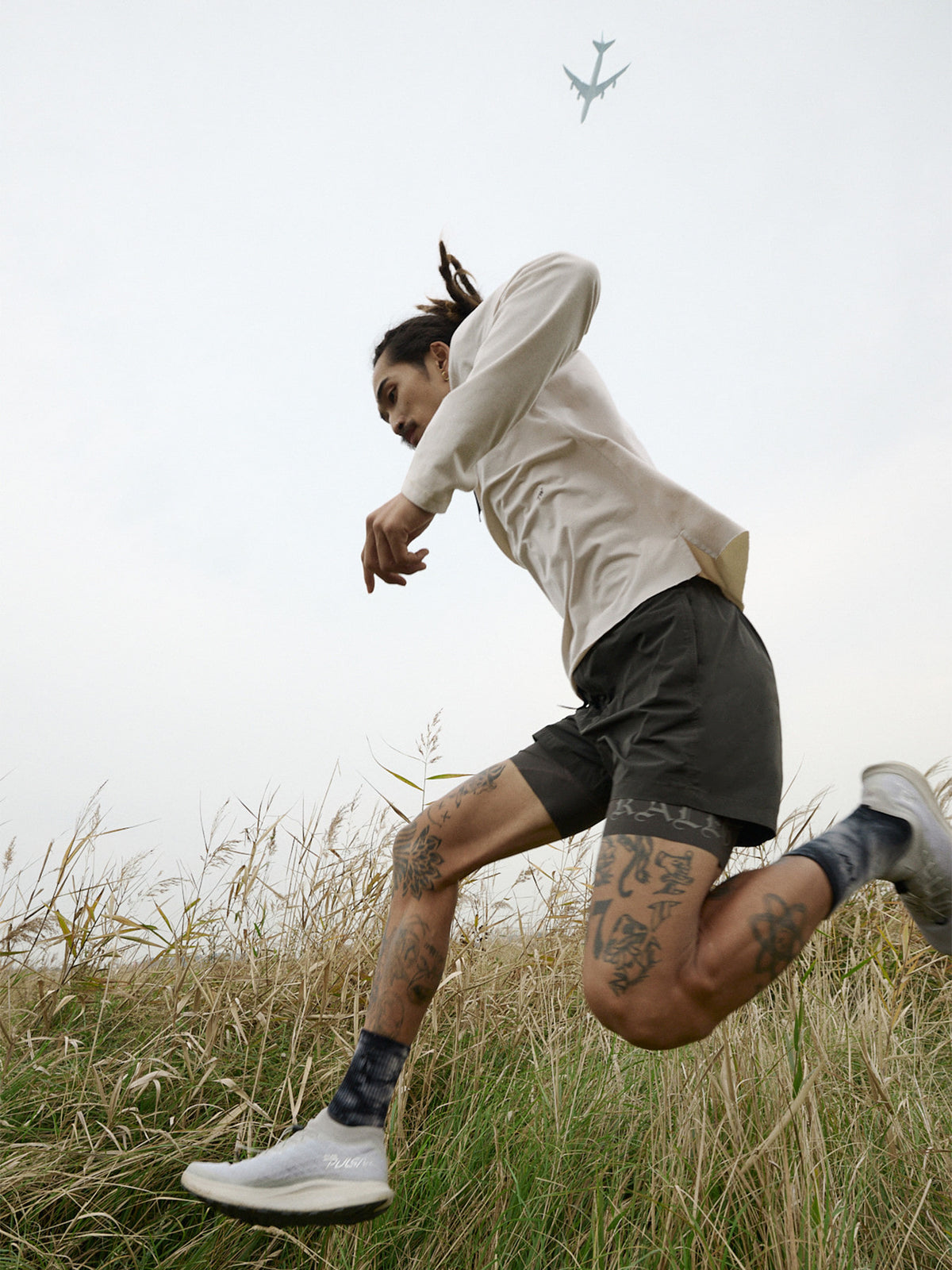 Tonywack - Tw Running Long Sleeves (Ivory) product image 5 | TRAB K-Fashion Australia