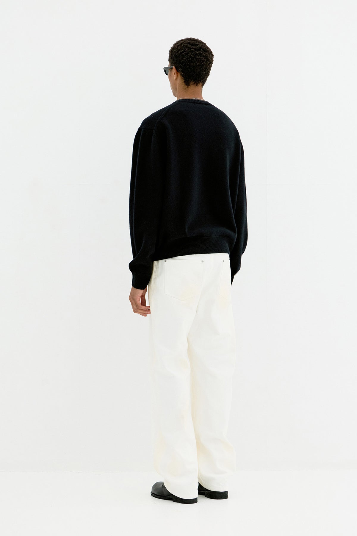 Coor - V-Neck Merino Wool Layered Sweater (Black) product image 4 | TRAB K-Fashion Australia
