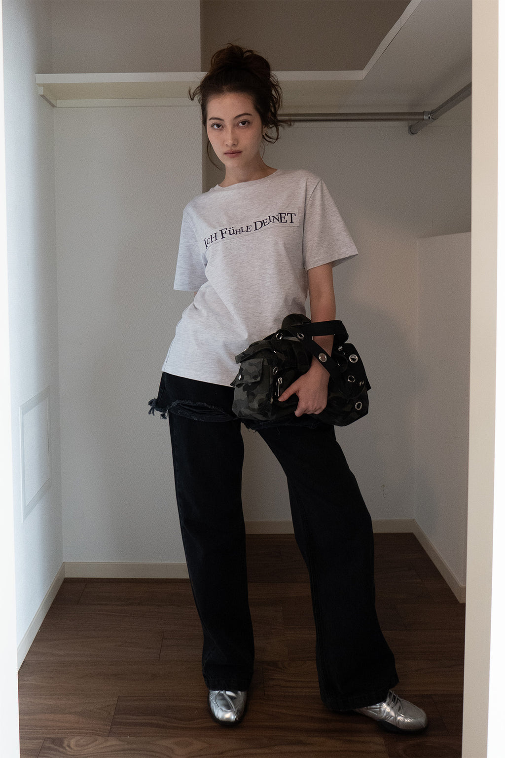 Deinet - Upsided T-Shirt (Light Grey) product image 5 | TRAB K-Fashion Australia