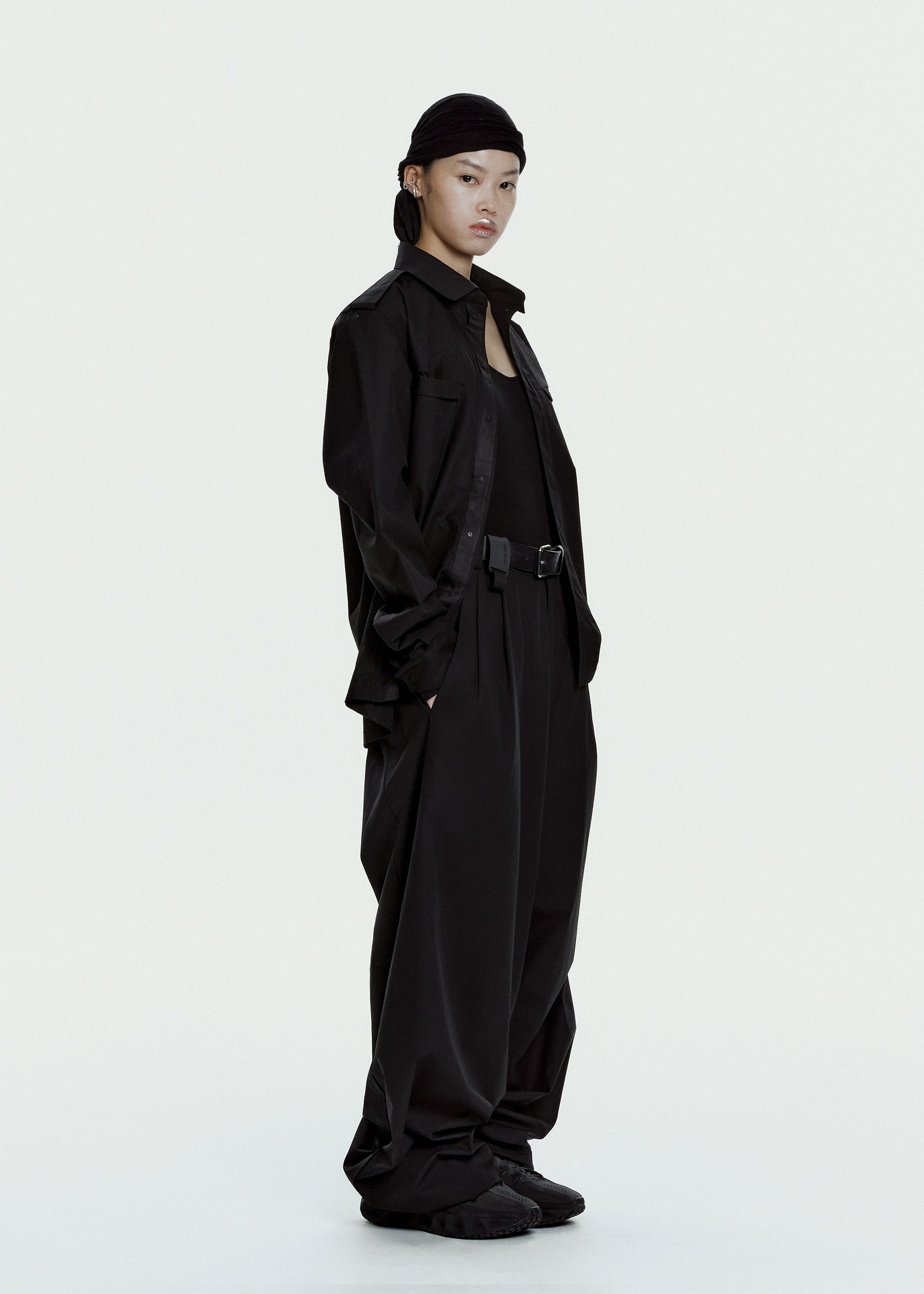 Hyein Seo - ショルダーストラップ付きバイカーシャツ (ブラック