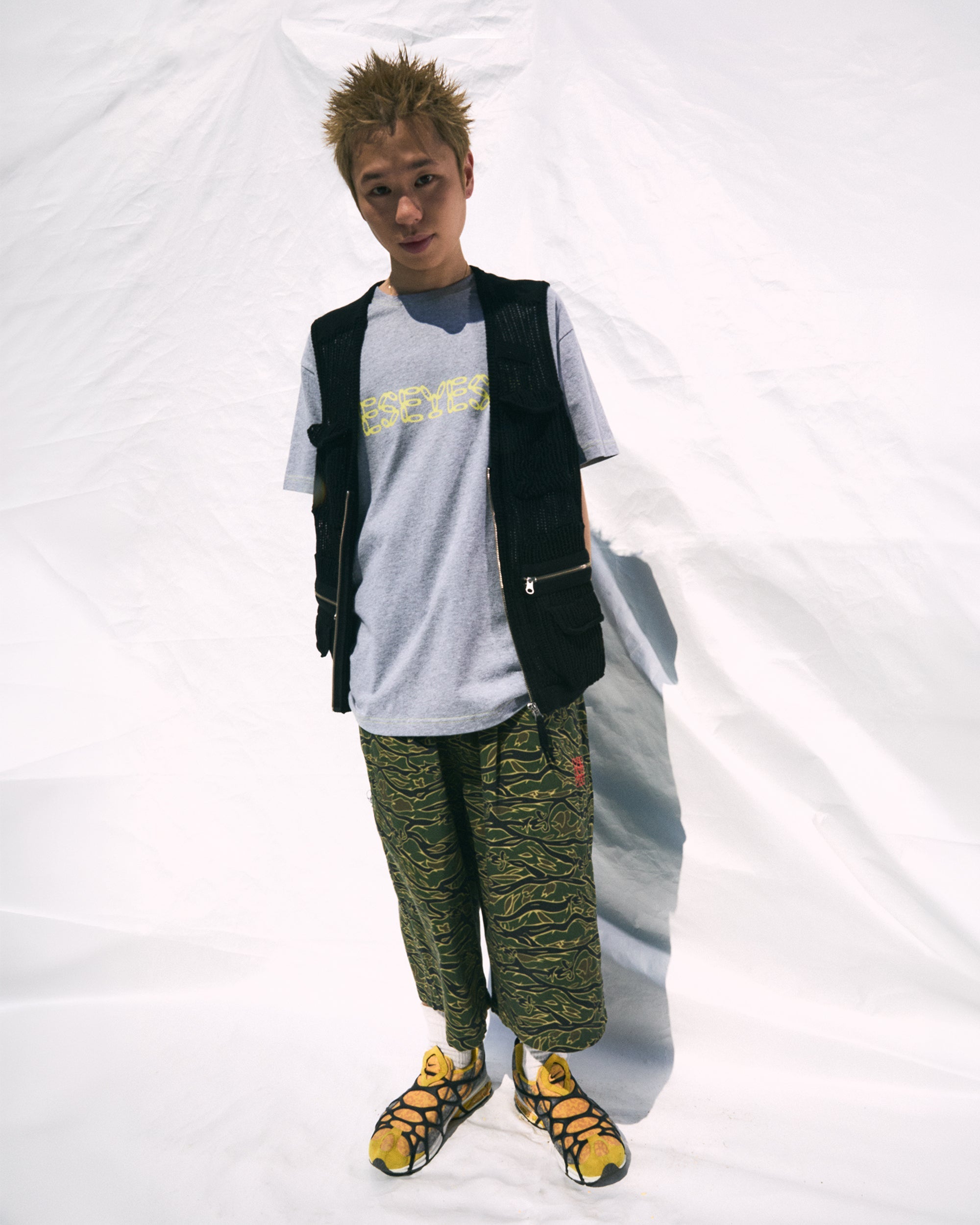 yeseyesee - Contrast Stitch Chain Logo Tee (Grey) product image 7 | TRAB K-Fashion Australia