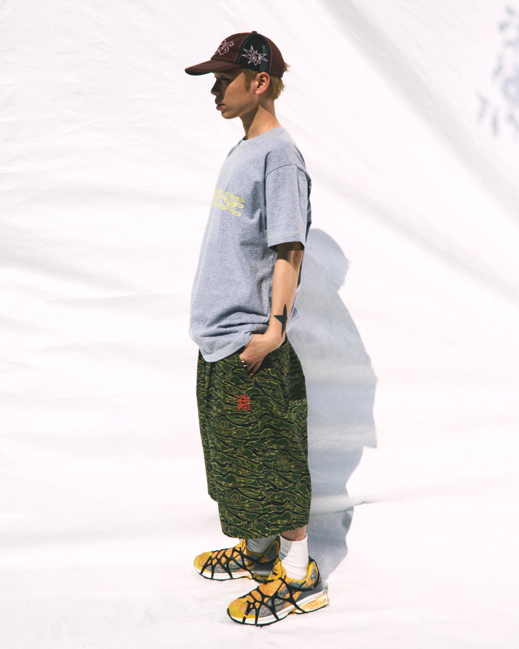 yeseyesee - Contrast Stitch Chain Logo Tee (Grey) product image 8 | TRAB K-Fashion Australia